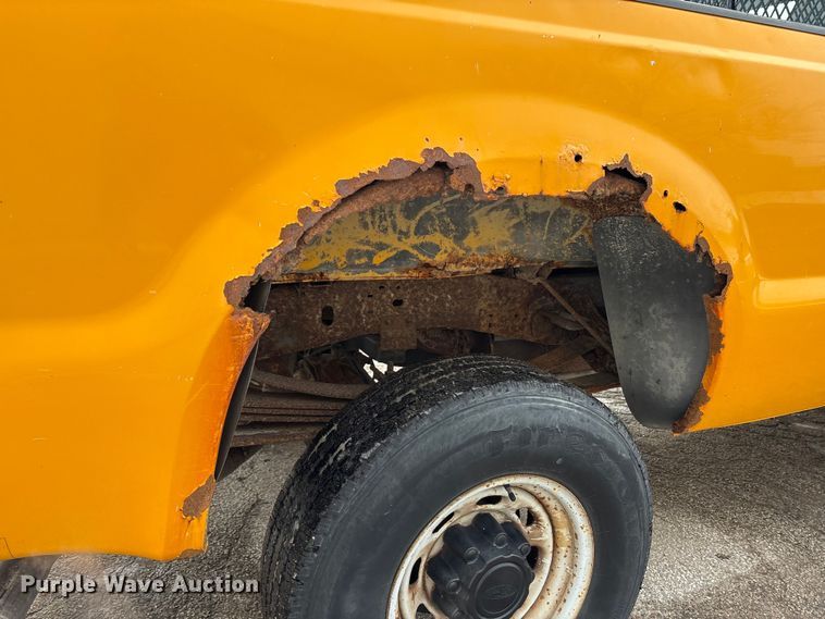 image for item FK1090 2000 Ford F350 Super Duty XL pickup truck