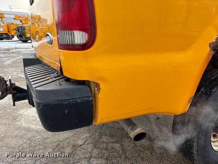 image for item FK1090 2000 Ford F350 Super Duty XL pickup truck