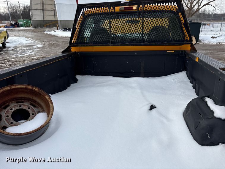 image for item FK1090 2000 Ford F350 Super Duty XL pickup truck