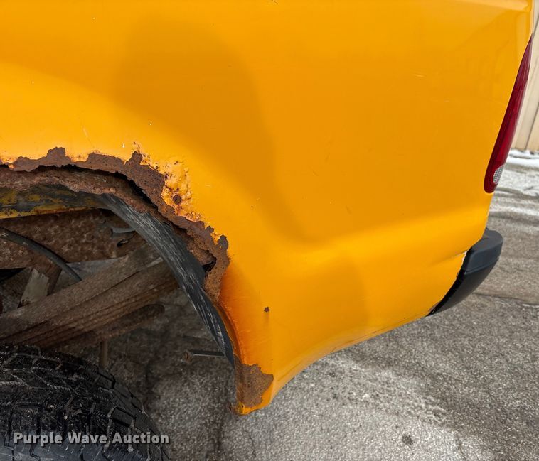 image for item FK1090 2000 Ford F350 Super Duty XL pickup truck