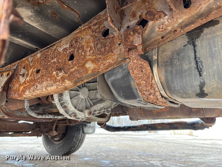 image for item FK1090 2000 Ford F350 Super Duty XL pickup truck