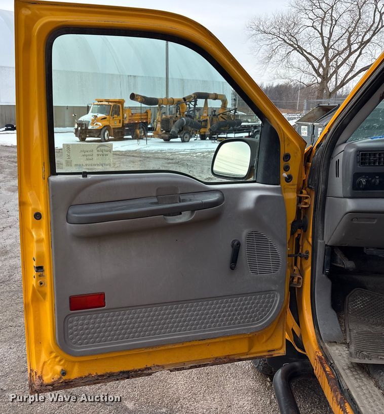 image for item FK1090 2000 Ford F350 Super Duty XL pickup truck