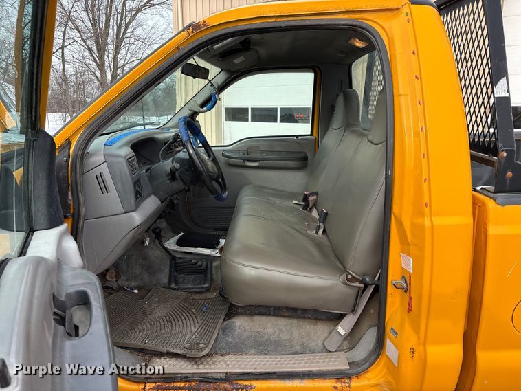 image for item FK1090 2000 Ford F350 Super Duty XL pickup truck