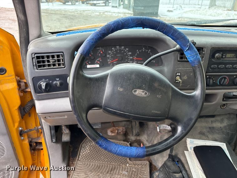 image for item FK1090 2000 Ford F350 Super Duty XL pickup truck