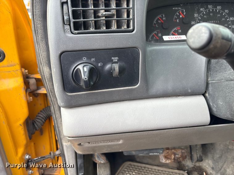 image for item FK1090 2000 Ford F350 Super Duty XL pickup truck