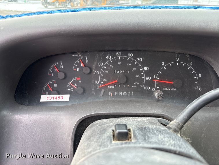 image for item FK1090 2000 Ford F350 Super Duty XL pickup truck