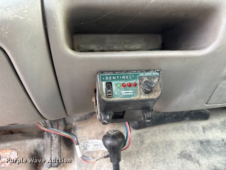 image for item FK1090 2000 Ford F350 Super Duty XL pickup truck