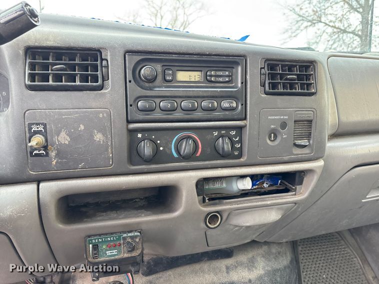 image for item FK1090 2000 Ford F350 Super Duty XL pickup truck