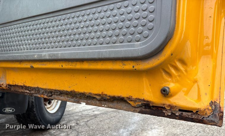 image for item FK1090 2000 Ford F350 Super Duty XL pickup truck