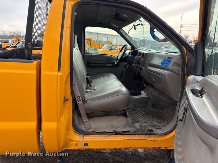 image for item FK1090 2000 Ford F350 Super Duty XL pickup truck