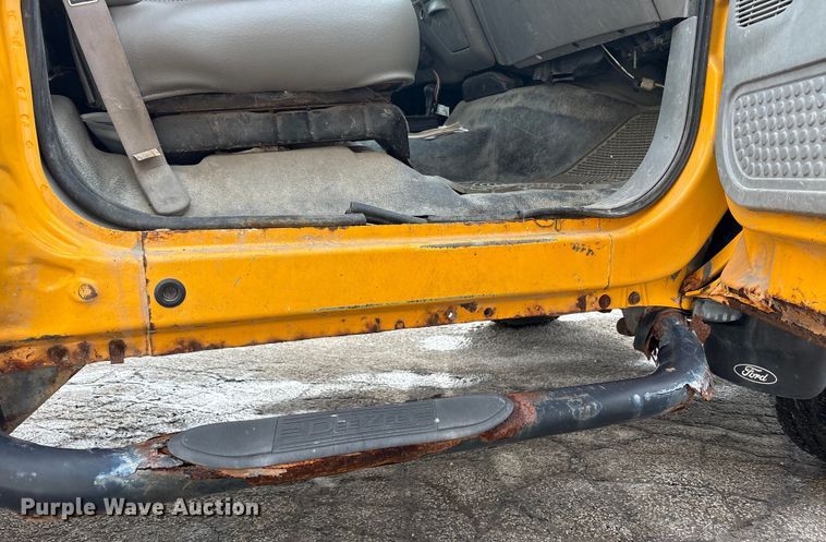 image for item FK1090 2000 Ford F350 Super Duty XL pickup truck