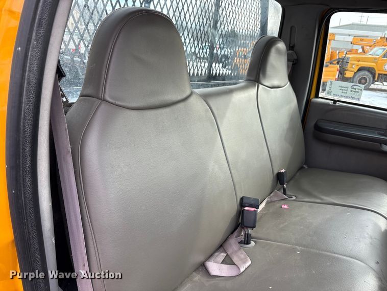 image for item FK1090 2000 Ford F350 Super Duty XL pickup truck