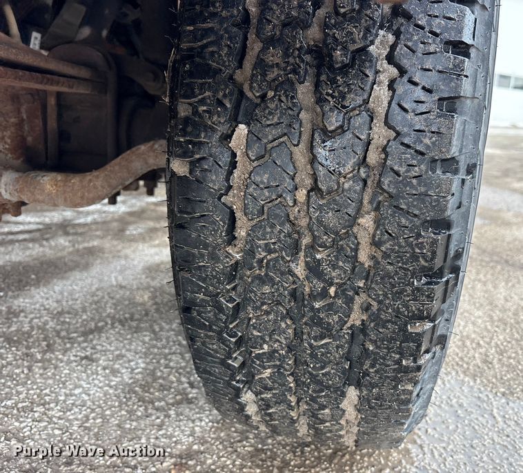 image for item FK1090 2000 Ford F350 Super Duty XL pickup truck