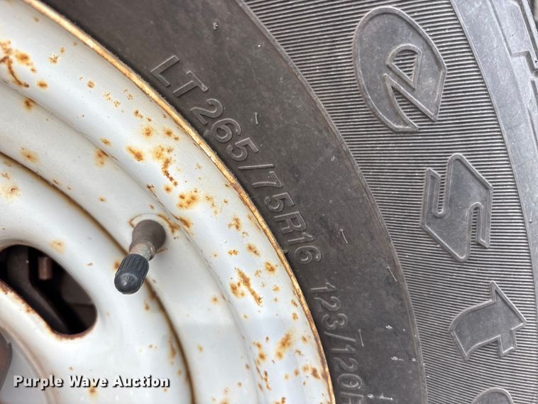 image for item FK1090 2000 Ford F350 Super Duty XL pickup truck