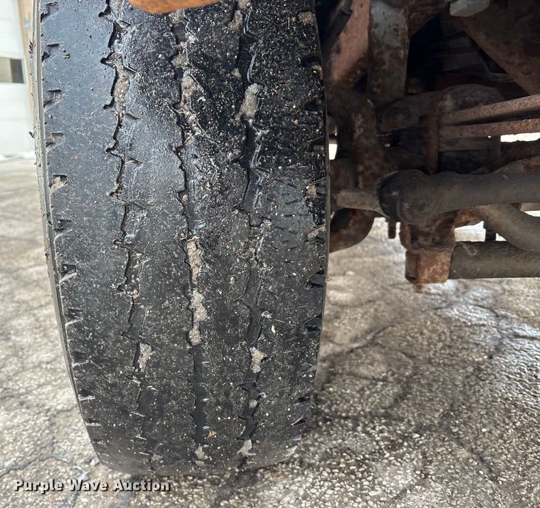 image for item FK1090 2000 Ford F350 Super Duty XL pickup truck