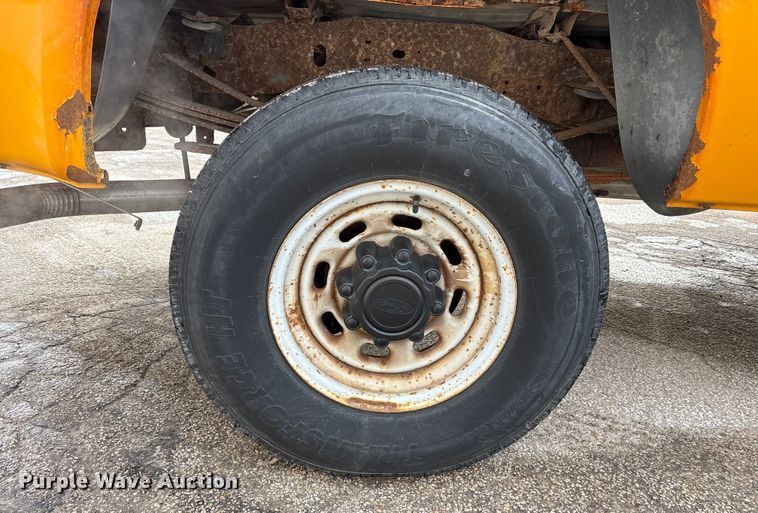 image for item FK1090 2000 Ford F350 Super Duty XL pickup truck