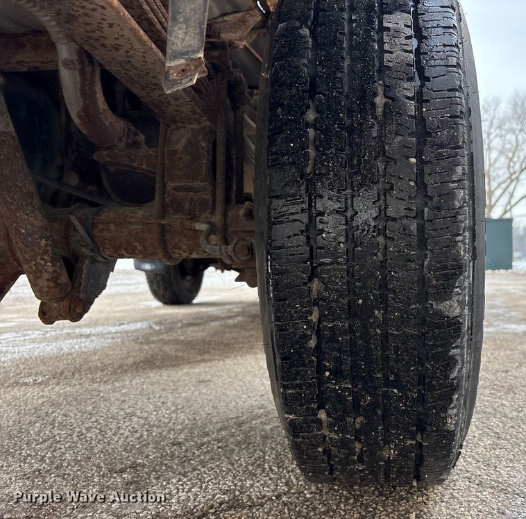 image for item FK1090 2000 Ford F350 Super Duty XL pickup truck