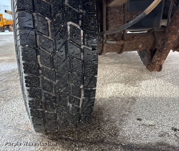 image for item FK1090 2000 Ford F350 Super Duty XL pickup truck