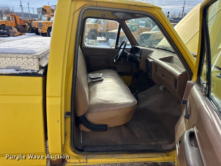 image for item FK1091 1990 Ford F250 Custom pickup truck