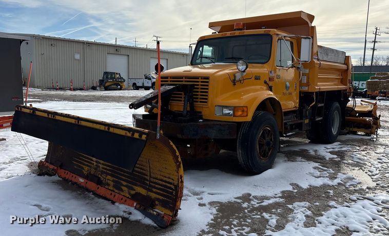 image for item FK1094 1996 International 4900 dump truck