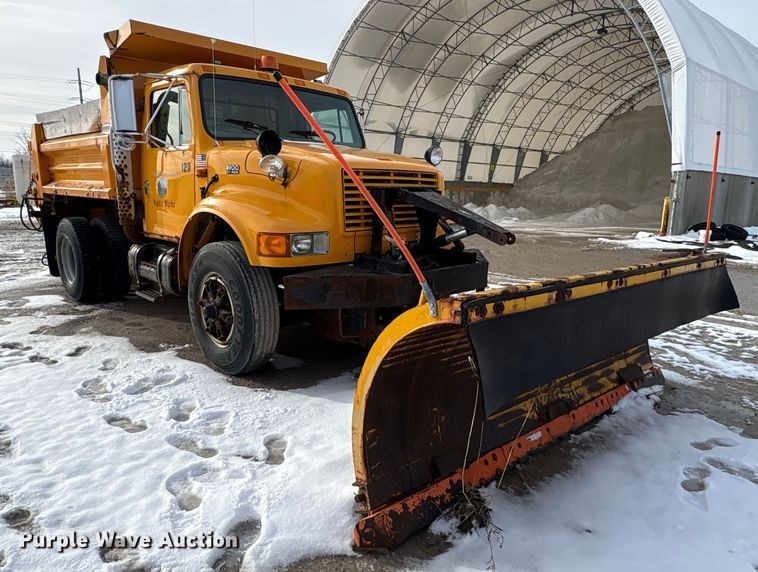 image for item FK1094 1996 International 4900 dump truck