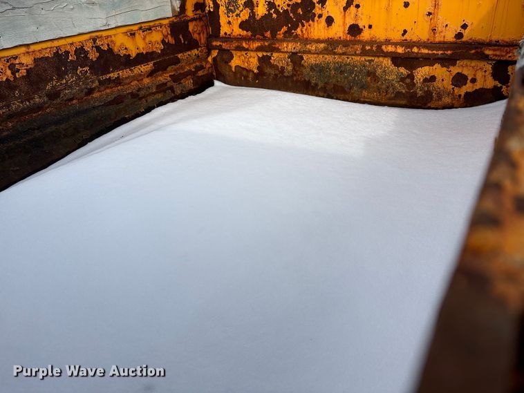 image for item FK1094 1996 International 4900 dump truck