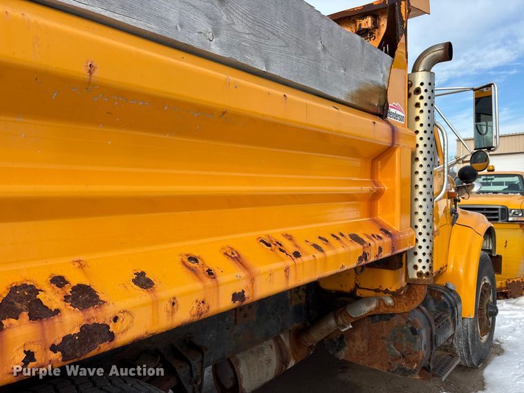 image for item FK1094 1996 International 4900 dump truck