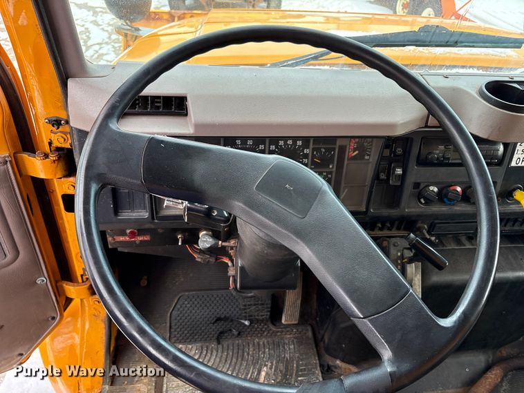 image for item FK1094 1996 International 4900 dump truck