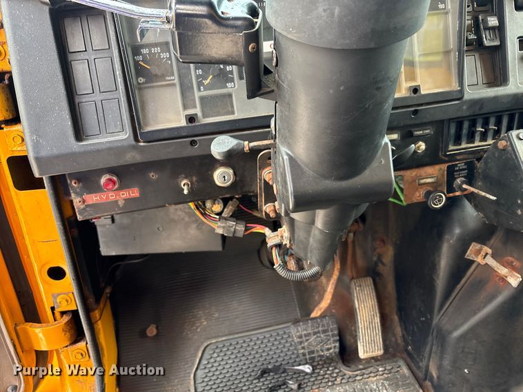 image for item FK1094 1996 International 4900 dump truck