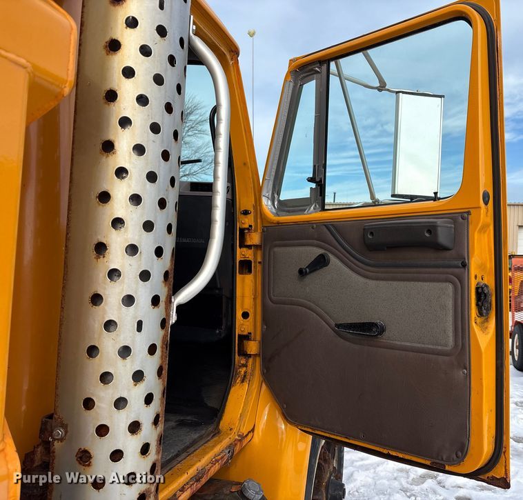 image for item FK1094 1996 International 4900 dump truck