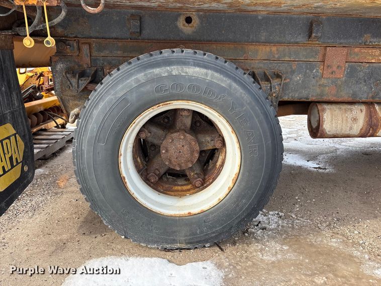 image for item FK1094 1996 International 4900 dump truck