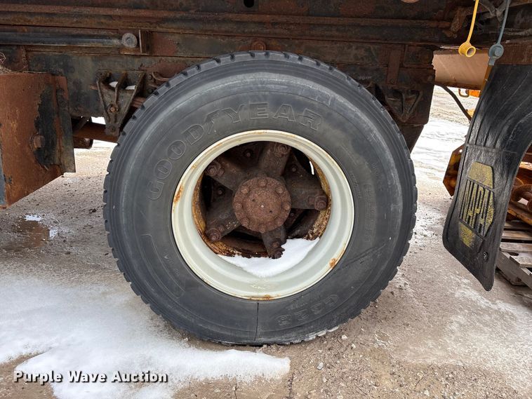 image for item FK1094 1996 International 4900 dump truck