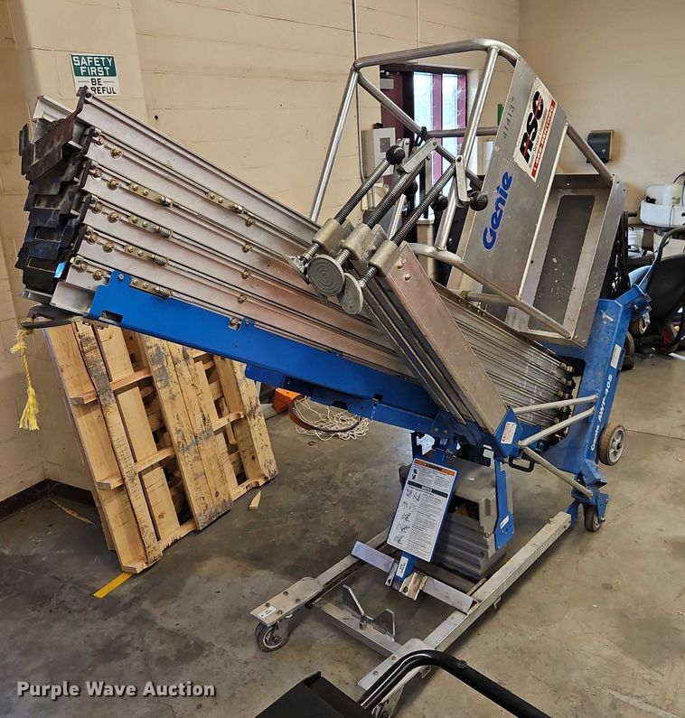 image for item FN5511 2002 Genie AWP-40S vertical lift