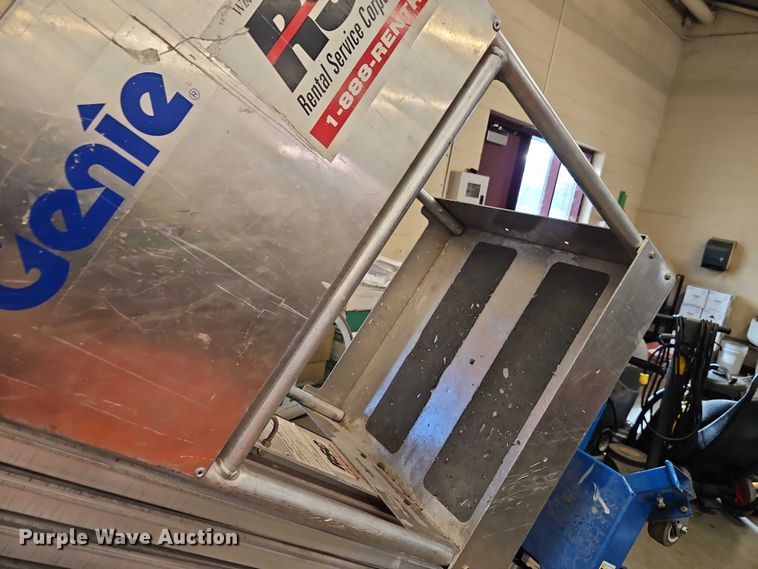 image for item FN5511 2002 Genie AWP-40S vertical lift
