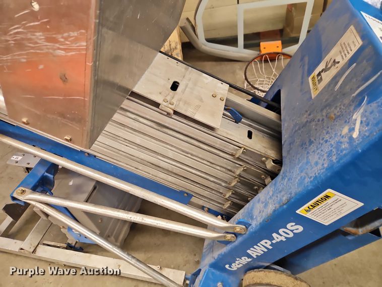 image for item FN5511 2002 Genie AWP-40S vertical lift