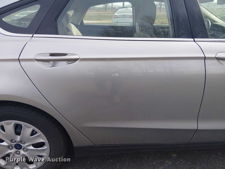 image for item OJ9935 2020 Ford Fusion 