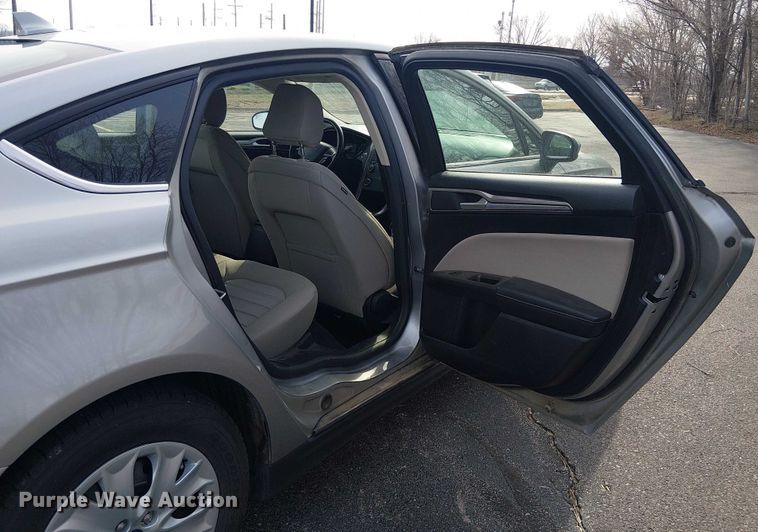 image for item OJ9935 2020 Ford Fusion 