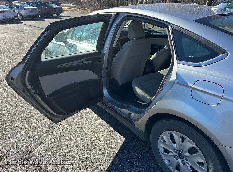 image for item OJ9936 2020 Ford Fusion 