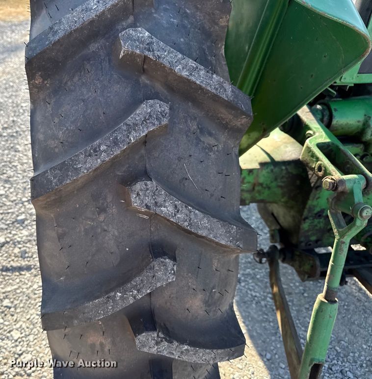 image for item DQ4197 1959 John Deere 435 tractor