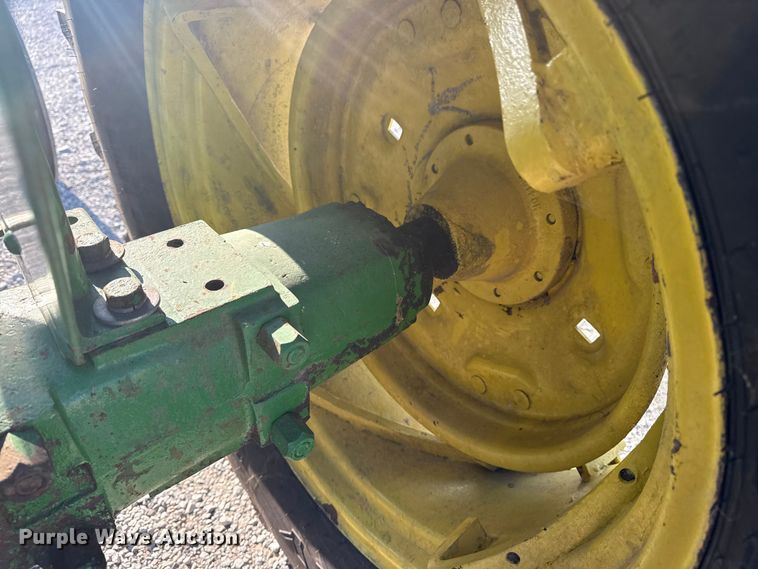 image for item DQ4197 1959 John Deere 435 tractor