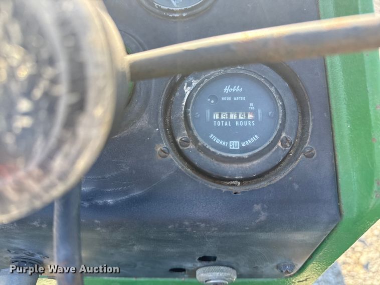 image for item DQ4197 1959 John Deere 435 tractor