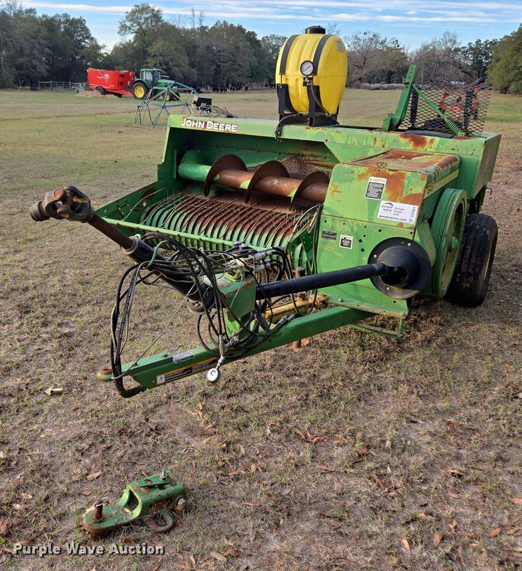 image for item DU2661 John Deere 348 small square baler