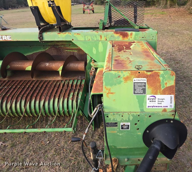 image for item DU2661 John Deere 348 small square baler
