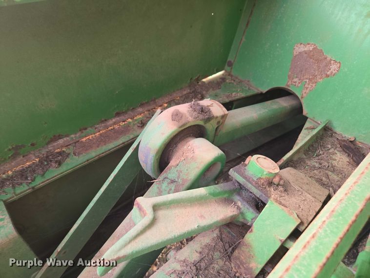 image for item DU2661 John Deere 348 small square baler