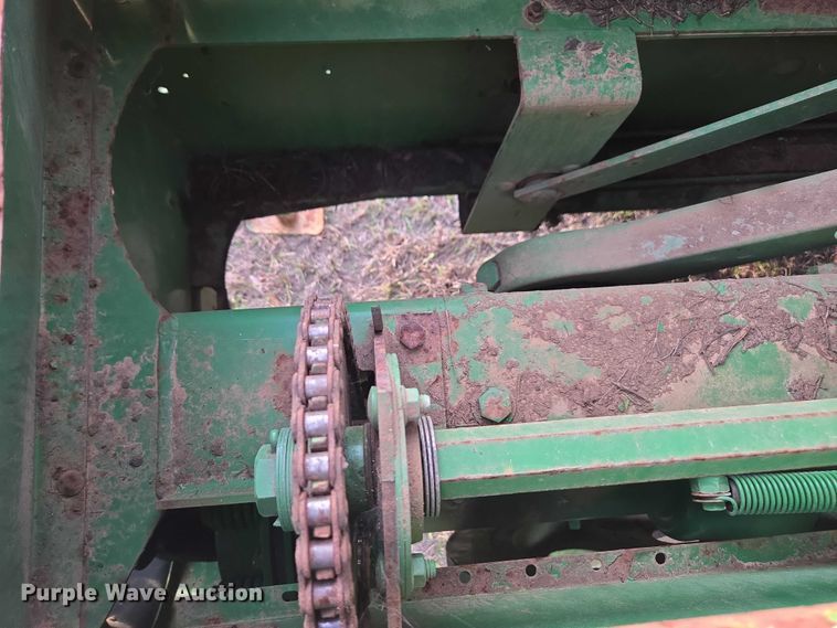 image for item DU2661 John Deere 348 small square baler