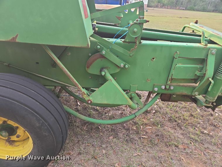 image for item DU2661 John Deere 348 small square baler