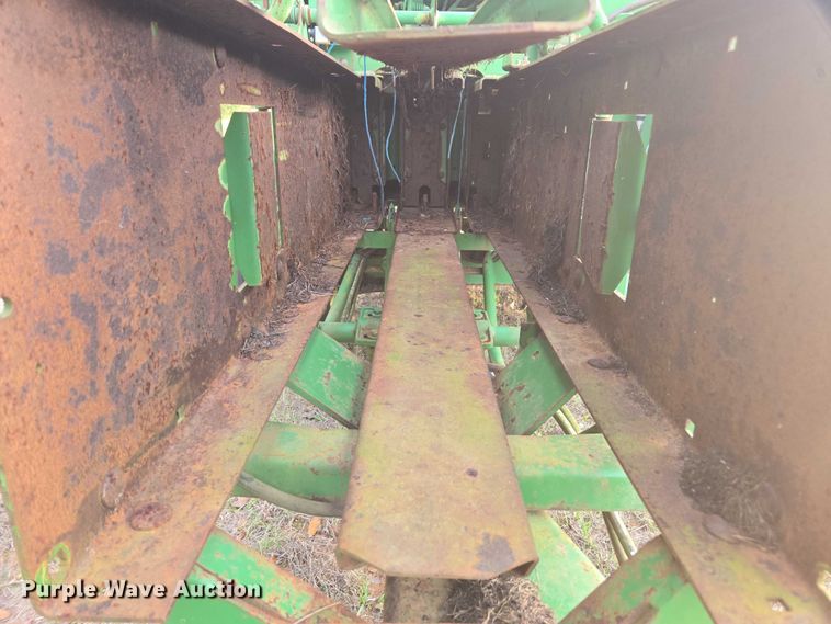 image for item DU2661 John Deere 348 small square baler