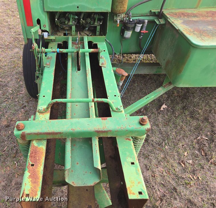 image for item DU2661 John Deere 348 small square baler