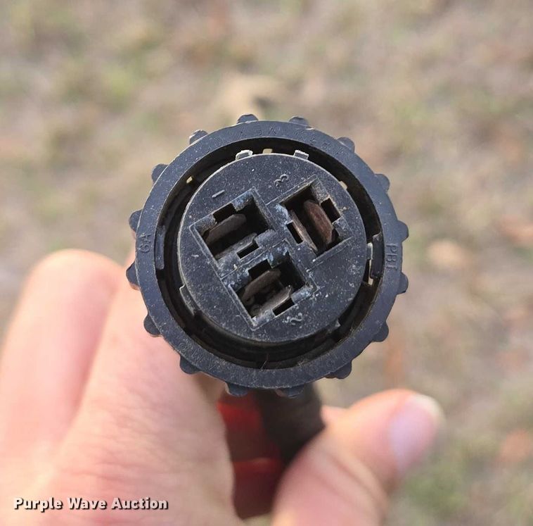 image for item DU2661 John Deere 348 small square baler