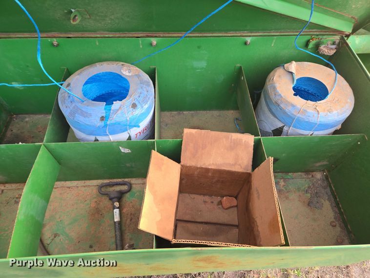 image for item DU2661 John Deere 348 small square baler